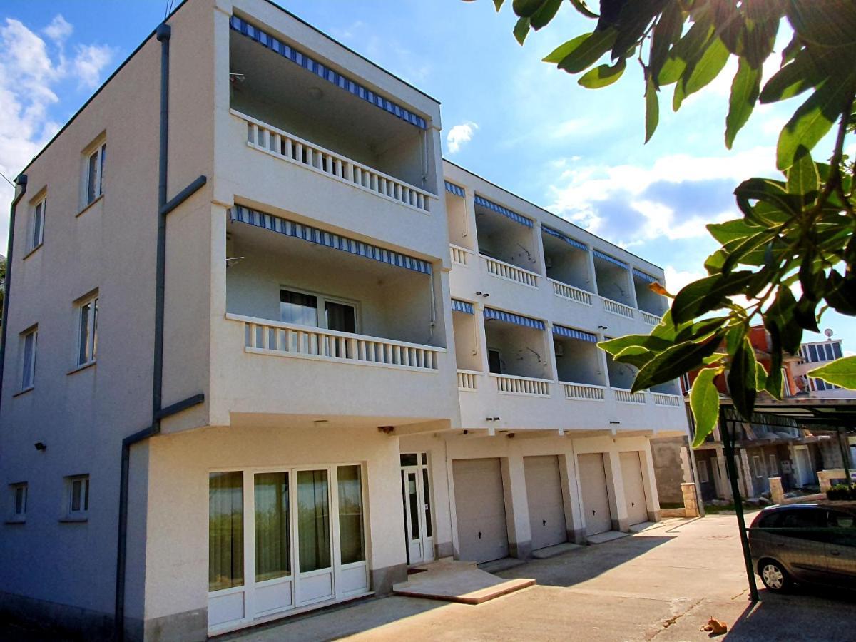 Villa Dvor Apartments Omis Exterior photo