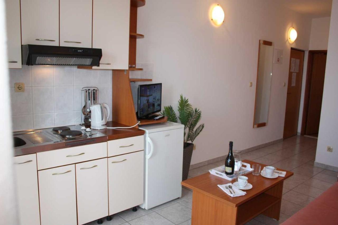 Villa Dvor Apartments Omis Exterior photo