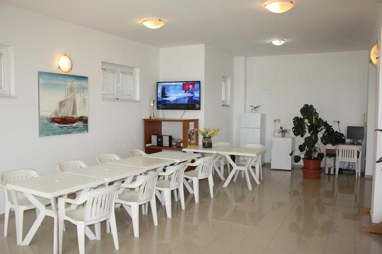 Villa Dvor Apartments Omis Exterior photo