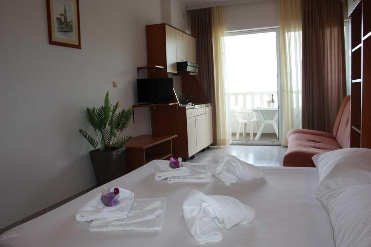 Villa Dvor Apartments Omis Exterior photo